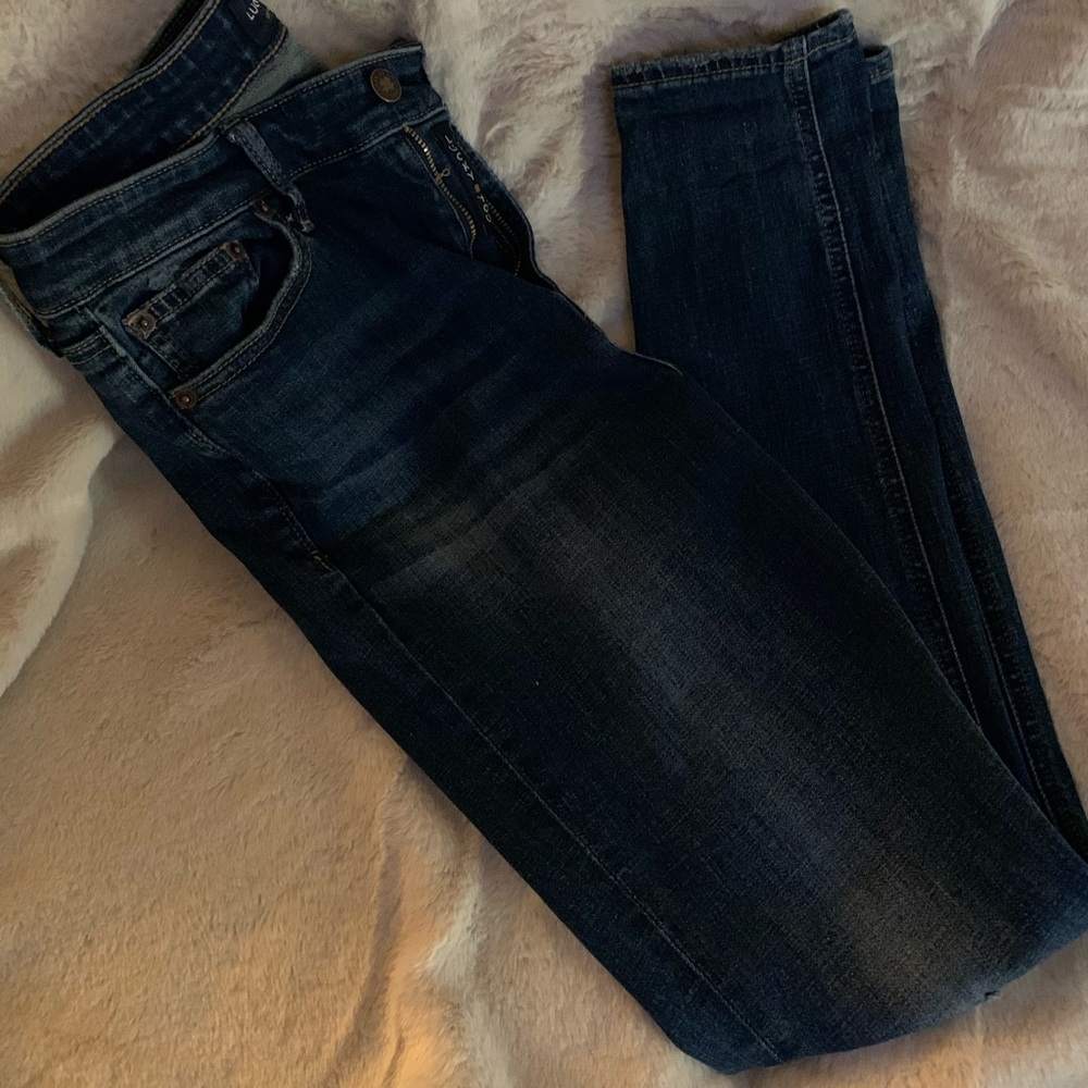 Skinny leg cropped ankle mid waist jeans.